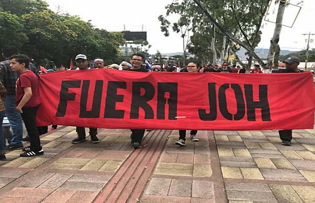 Manifestantes exigem recontagem de votos e pedem a saída do presidente Juan Orlando Hernández (JOH)