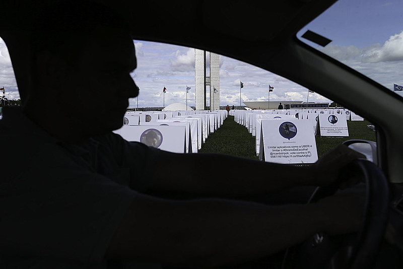 Motoristas do Uber protestam contra a votação do PL 5587/16, que trata da regulamentação dos serviços de transporte individual privado