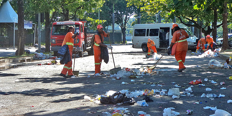 Garis recolhem por dia cerca de 2.800 toneladas de resíduos na cidade