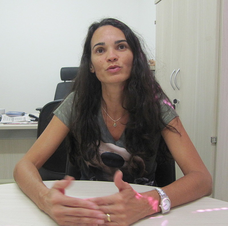 De acordo com Constancia Ayres, a única forma de impedir a propagação da zika e da microcefalia é investindo em saneamento.