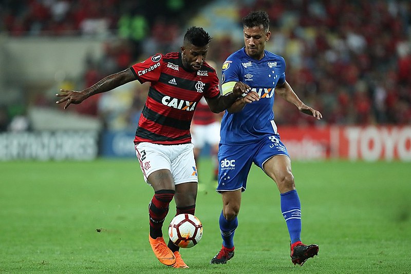 O Cruzeiro venceu o Flamengo por dois a zero no Maracanã
