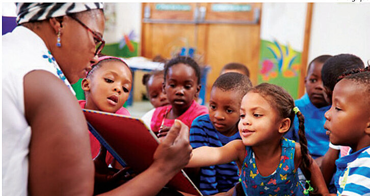 Alunos nas escolas em período integral, estágios remunerados para estudantes do ensino médio e formação com uma visão mais ampla de mundo
