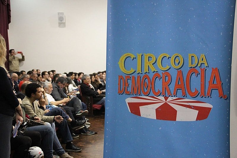 "A lona do circo vai possibilitar a sinergia entre o debate político e a cultura, que estará presente ao longo de toda a programação", explica Ana Carolina Caldas, jornalista que integra a equipe de produção do evento.