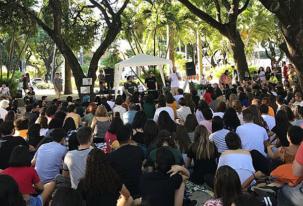 Edições temáticas levam dezenas de pessoas para ouvir e aprender mais sobre a história do Brasil e do Mundo