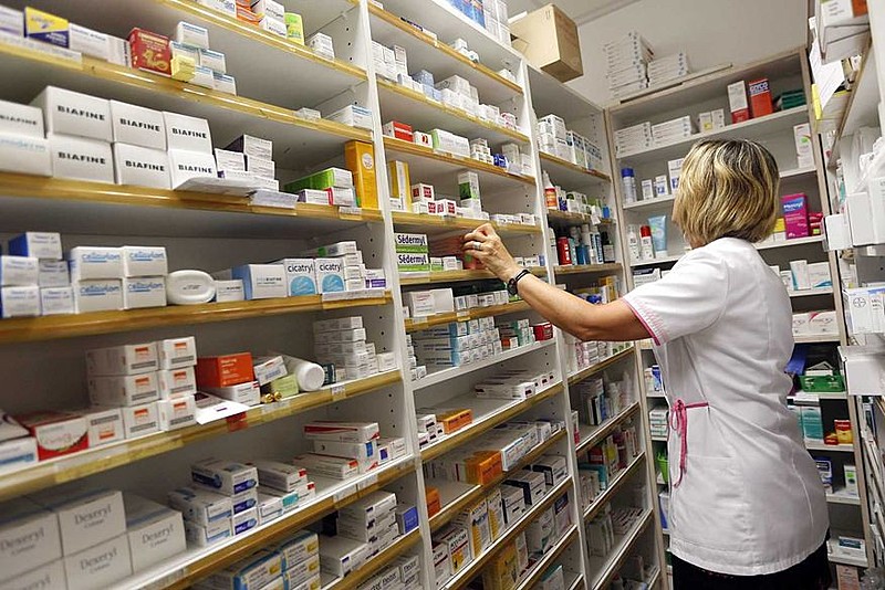 Para garantir o abastecimento da rede, o ministério afirma que tem comprado esses produtos por outros meios previstos por lei