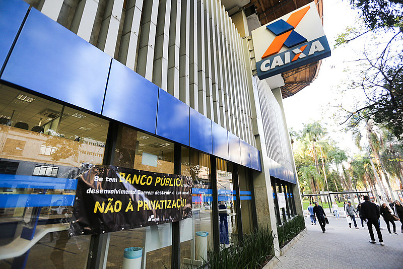 De janeiro a agosto de 2017, foram fechados 6.845 postos de trabalho na Caixa, de acordo com o Dieese