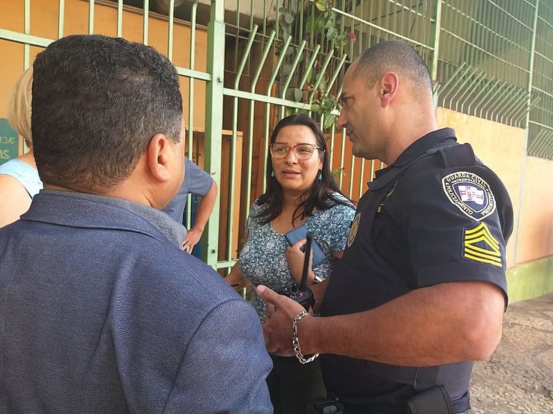 Os policiais foram truculentos e fizeram ameaças, e o clima de terror durou duas horas e meia, apontam vítimas