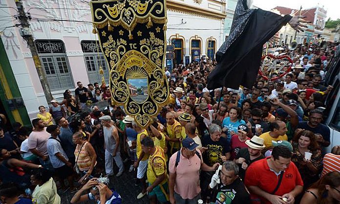 "Desde 2017 percebo o quanto o carnaval funciona como um termômetro das tensões sociais que o país vem passando"