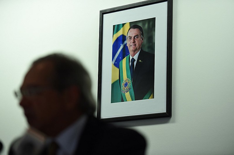 Há uma tentativa da grande imprensa brasileira e das elites neoliberais de tentar desmobilizar a população brasileira