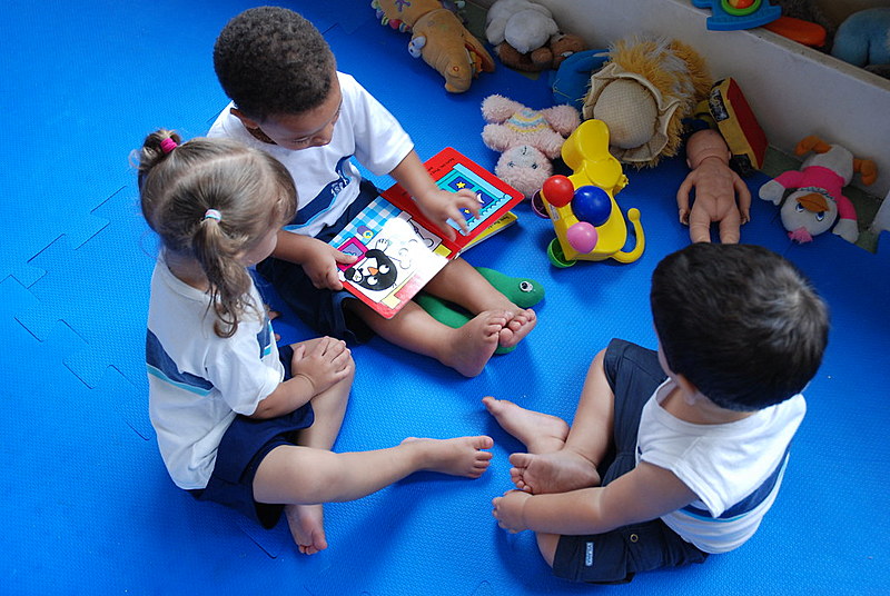 Proposta de Marielle prevê acolher crianças no horário noturno, entre 17h e 23h, em espaços de educação infantil municipais já existentes