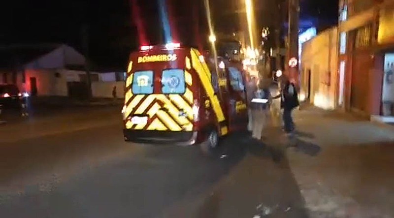 No caminho ao hospital, criança foi socorrida por uma ambulância, mas não resistiu