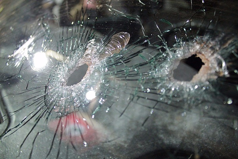 Caminhonete utilizada por integrantes do MST, baleada pela PM na quinta-feira (7)