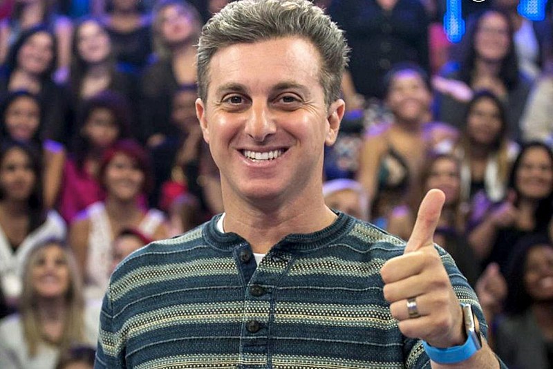 Huck, nos mesmos 12 meses, paga 3% com sua empresa que nem mesmo tem a atividade de táxi aéreo no registro.