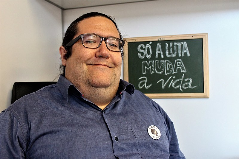 Tarcísio Motta cumpre o mandato de vereador na Câmara Municipal do Rio com forte atuação na CPI dos Ônibus.