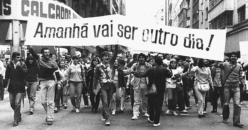 Precisamos de compreensão da conjuntura, mobilizações e lutas como nas Diretas-Já e na Constituinte, trabalho de base e frente ampla