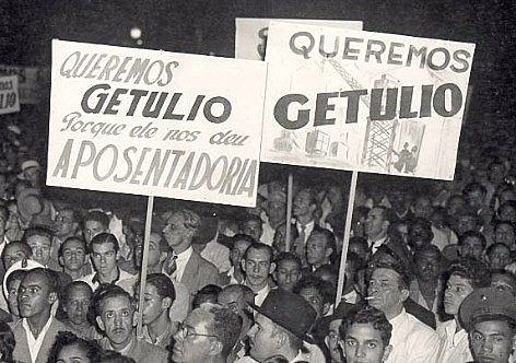 Críticos afirmam que Vargas se inspirou em Mussolini para criar CLT