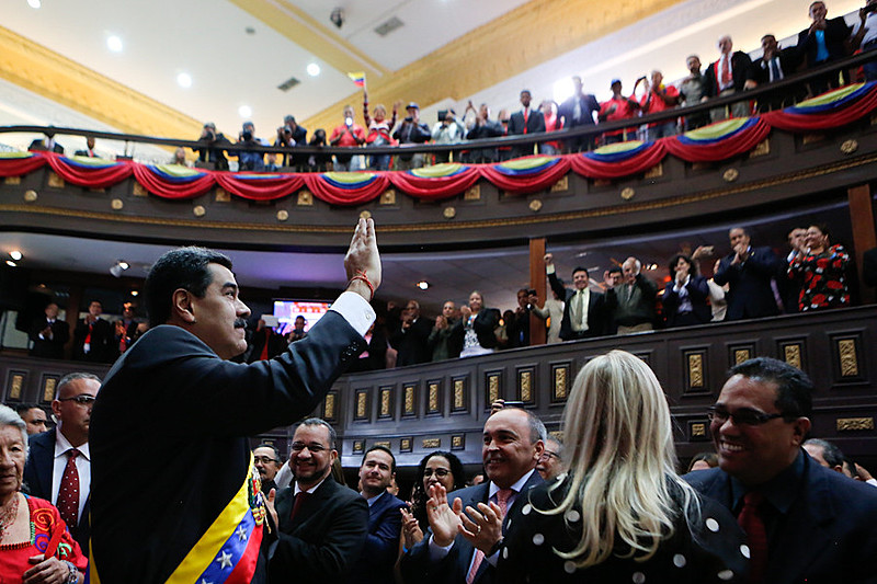 Acompanhado do gabinete ministerial, o presidente venezuelano discursou na Assembleia Nacional Constituinte