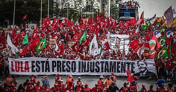 Lula diz, em carta, que emissora está tentando esconder a campanha do PT