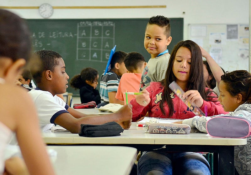 Projeto quer cercear o direito de livre  pensar dos educadores e alunos