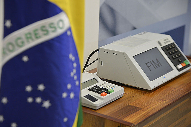 Entenda como os votos brancos e nulos influenciam nos resultados das eleições