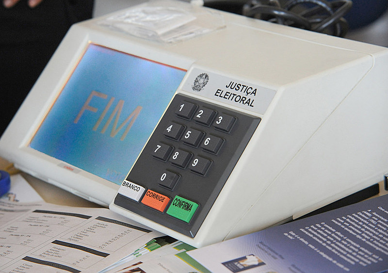 Escreva em um papel o número de todos os seus candidatos para não passar apertado na frente da urna