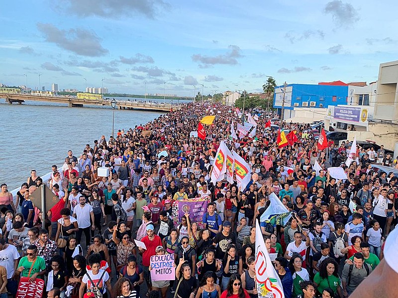 Maranhenses lotaram as ruas da capital São Luís nesta quarta-feira (15)
