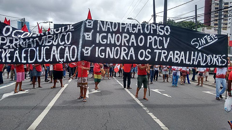 Educadores realizaram ato na Secretaria de Administração, cobrando diálogo do Governo do Estado