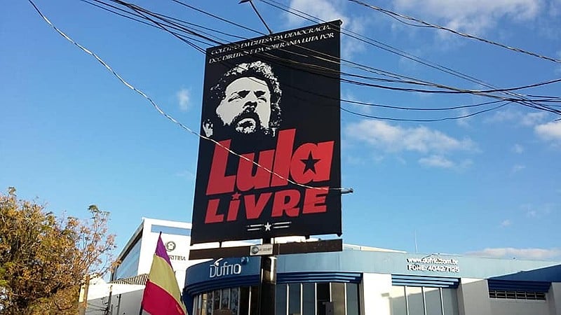 Instalação se refere ao pedido de liberdade do preso político e pela liberdade de manifestação