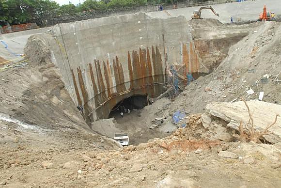 Acidente na linha 4-amarela do Metrô paulista matou sete pessoas e destruiu casas. Responsável pelas obras era o Consórcio Via Amarela