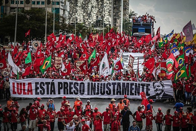 Manifestação contou com integrantes de diversos movimentos populares e sindicais