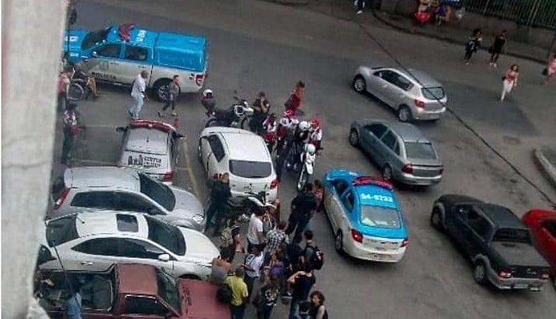 Segundo as informações da Divisão de Homicídios (DH), o veículo teria sido abandonado no local com o corpo deixado no banco do carona