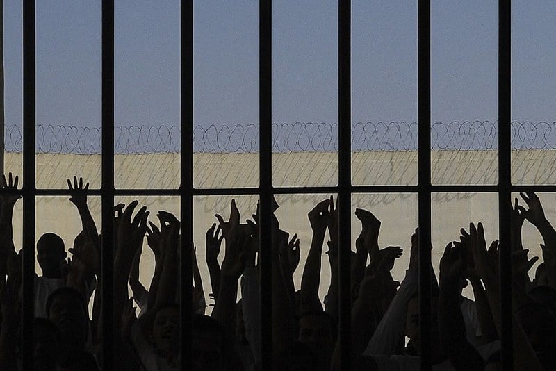 A lista de razões para que as facções conquistem integrantes é grande, todas elas transpassadas pela ausência e negligência do Estado