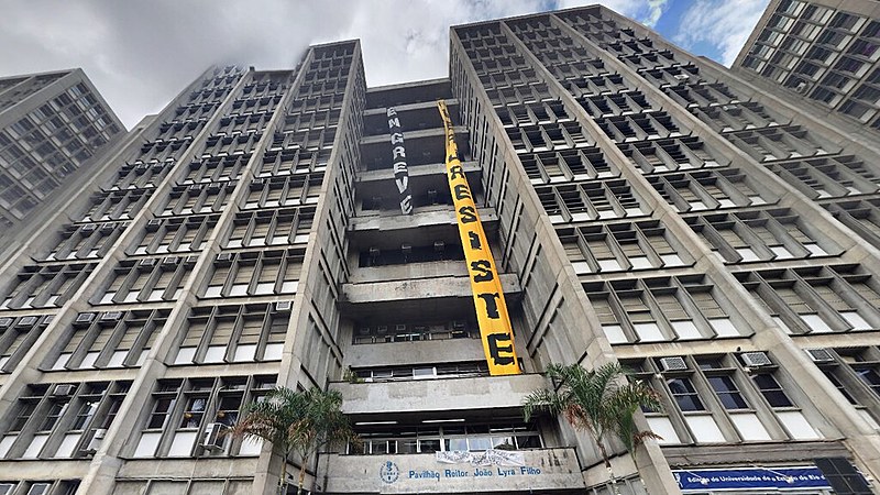 A solidariedade da população fluminense com a UERJ não parava de crescer, o movimento #UerjResiste extrapolou os muros da universidade