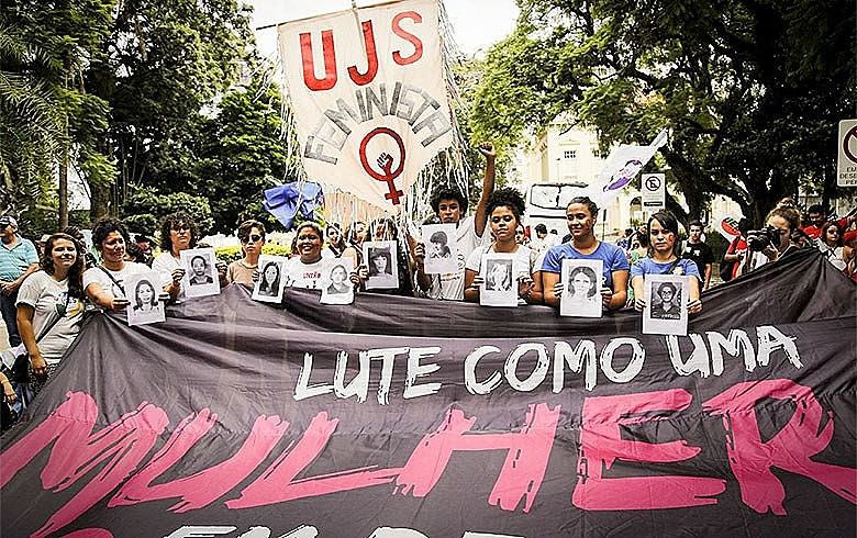 Mulheres em defesa de Lula -Manifestação com alma feminina em Porto Alegre para resistir aos retrocessos