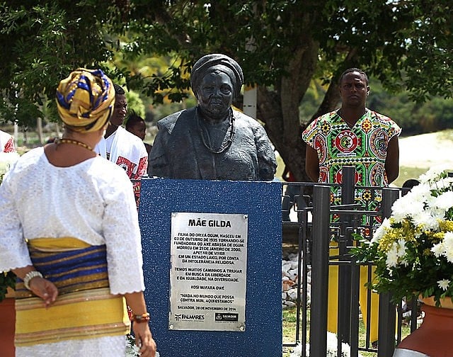 O busto de mãe Gilda, em Itapuã (BA).