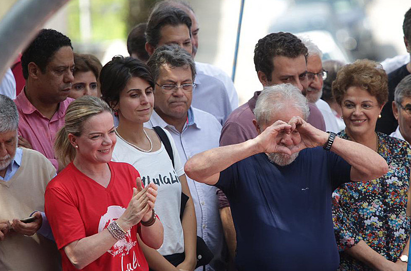 Nós sabemos que esse processo foi manipulado para tirá-lo das eleições