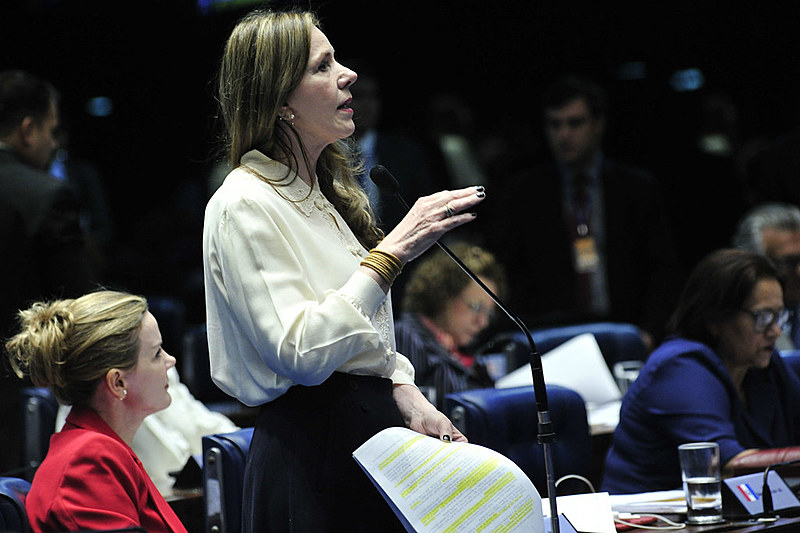 As senadoras Gleisi Hoffman (esq.) e Vanessa Grazziotin (dir.) no segundo dia do julgamento final do impeachment