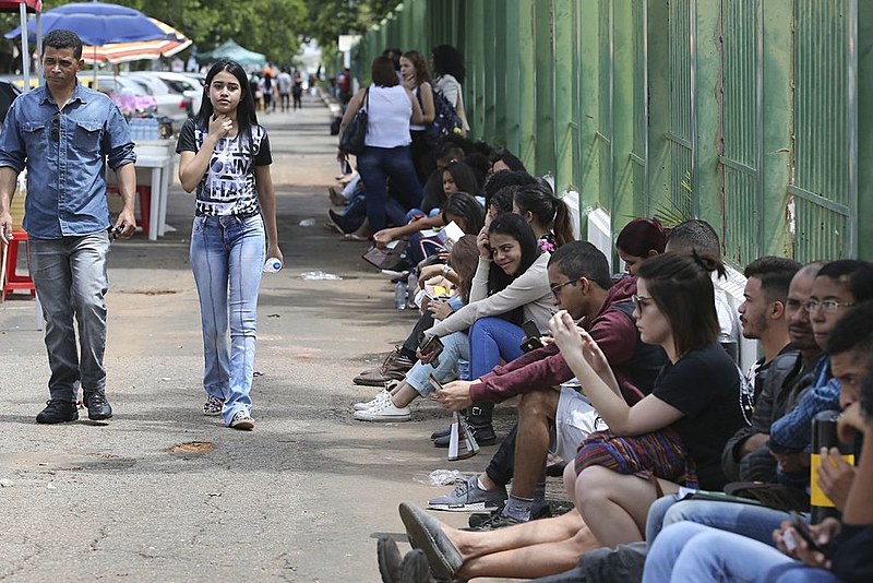No total, foram ofertadas cerca de 244 mil bolsas de estudo, em mais de 1200 instituições de ensino