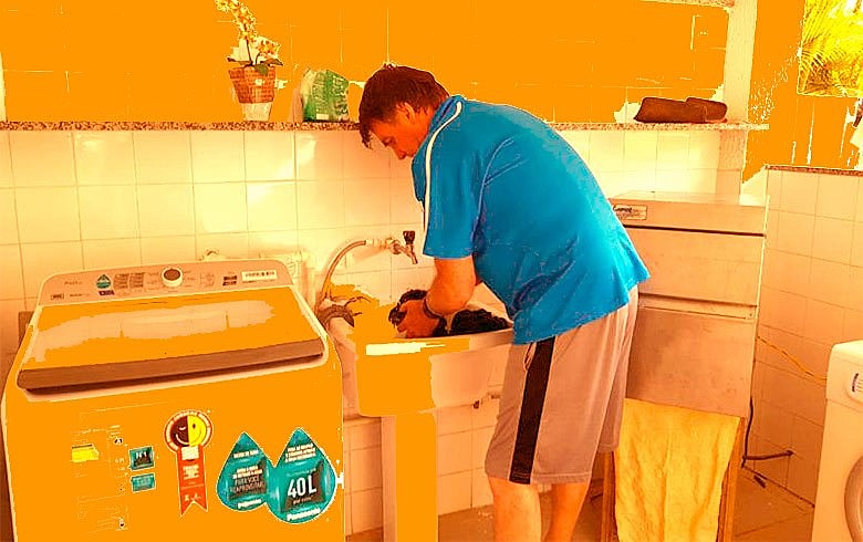 Presidente eleito costuma postar em suas redes sociais cenas em que procura passar imagem de cidadão humilde