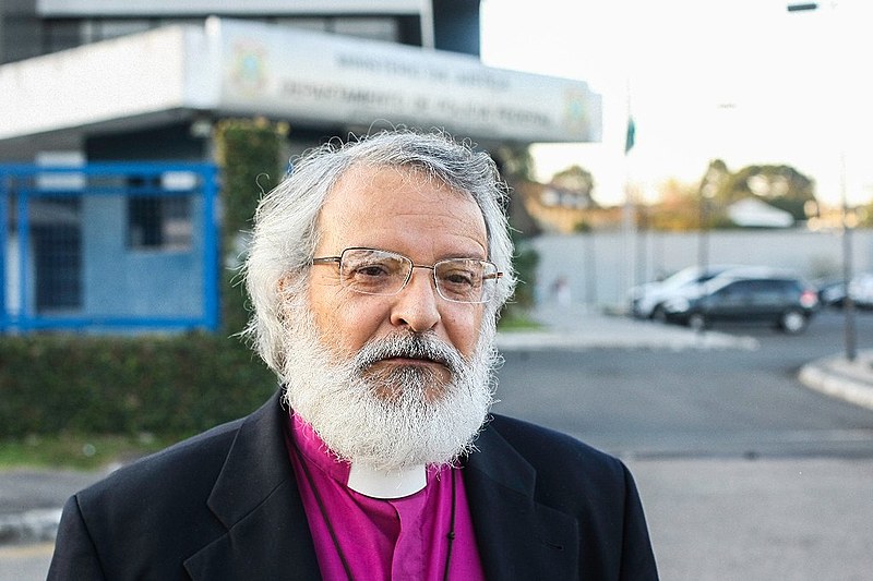 O bispo anglicano Dom Naudal Alves Gomes