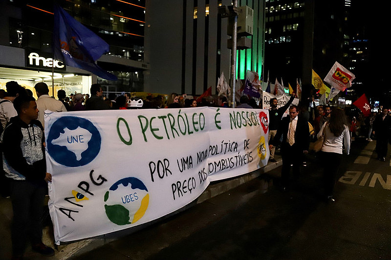Iniciativas de denúncia do golpe e suas medidas também acontecem em todo o país, inclusive no meio institucional