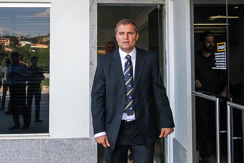 A última vítima dessa verdadeira alta rotatividade, até o momento em que este texto é escrito, foi Diego Aguirre, demitido do São Paulo