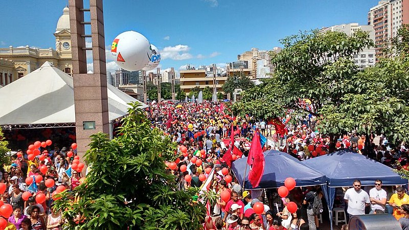 Mobilização em Belo Horizonte (MG) reuniu cerca de 150 mil pessoas contra mudanças na Previdência propostas pelo governo Temer.
