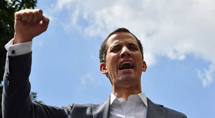 Juan Guaidó se autodeclara presidente interino da Venezuela