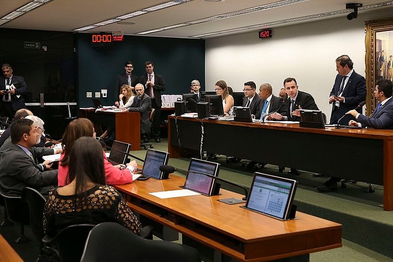 Comissão de Constituição e Justiça da Câmara (CCJ) reunida no último dia 3