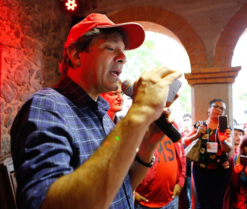 Fernando Haddad durante leitura da carta do ex-presidente Lula ao MST, durante evento na Escola Nacional Florestan Fernandes.