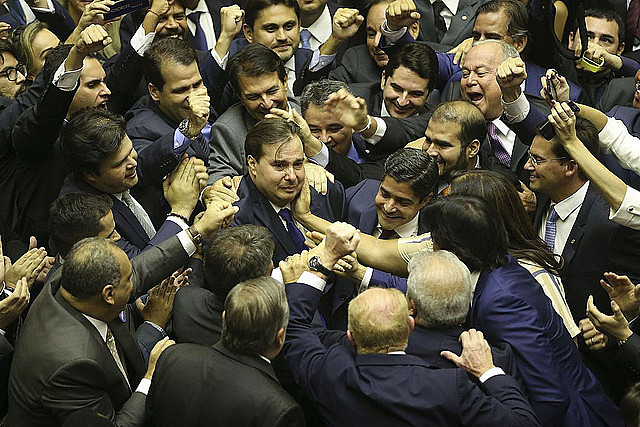 Presidente da Câmara dos Deputados, Rodrigo Maia (DEM-RJ) assinou na terça-feira (5), documento de adesão à bancada ruralista