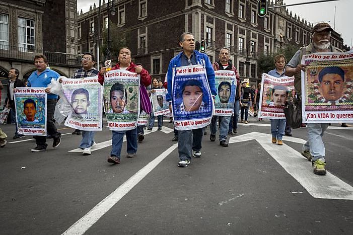 Protesto na cidade de Guadalajara cobra esclarecimento sobre sumiço de jovens