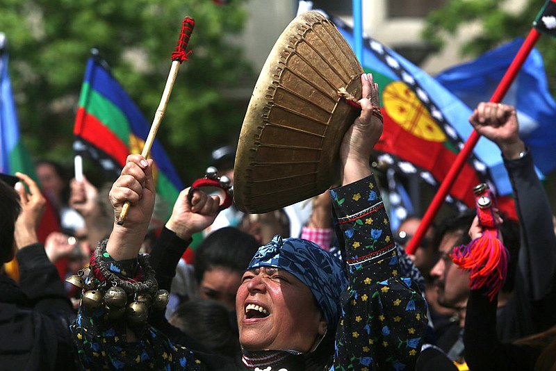 Ato de indígenas mapuche em Santiago, capital chilena, em 2017