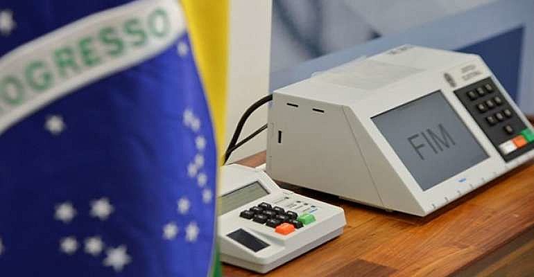 O Brasil atravessa um momento decisivo de sua história, ou avança na democracia ou então prevalecerão métodos defendidos por Bolsonaro